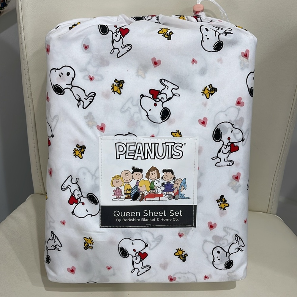 Peanuts Snoopy White/Red/Black Hearts QUEEN Sheet Set